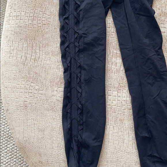 Lululemon Mesh siding Leggings - Picture 3 of 5